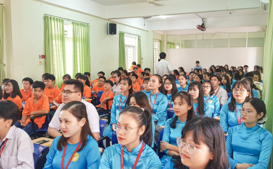 Khó khăn trong việc học kỹ năng viết của sinh viên chuyên ngành tiếng Anh tại Trường Đại học Phan Thiết