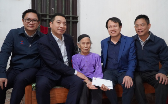 Nhà máy Nhiệt điện Thái Bình 2 tặng quà Tết cho các gia đình có hoàn cảnh khó khăn