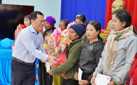 Thủy điện Sông Ba Hạ đồng hành cùng địa phương trong công tác xóa nhà tạm, chăm lo Tết cho người nghèo