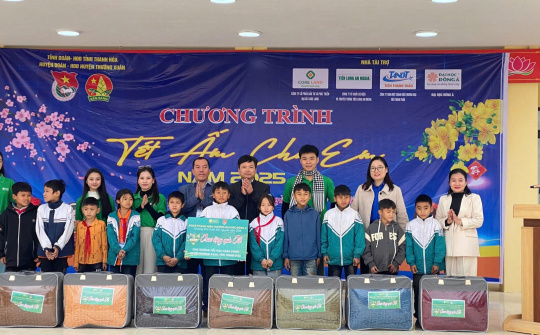 Đại học Đông Á mang "Tết ấm" đến học sinh các tỉnh miền Trung-Tây Nguyên