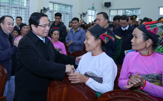 Thủ tướng Phạm Minh Chính chúc Tết gia đình chính sách, hộ nghèo, công nhân lao động tỉnh Thanh Hóa