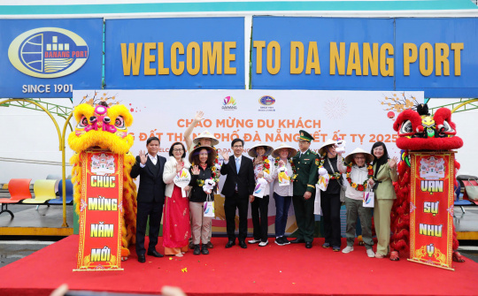 Đà Nẵng: Nhộn nhịp khách quốc tế xông đất ngày đầu năm mới Ất Tỵ 2025