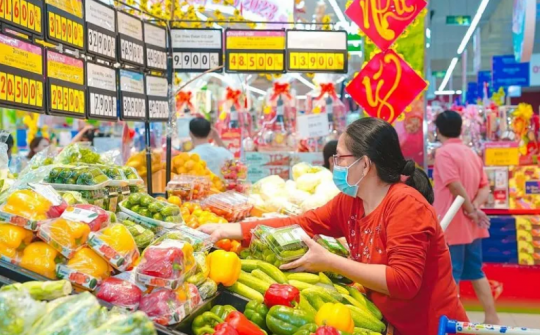 Thị trường mùng 2 Tết Ất Tỵ: Dần sôi động trở lại, các mặt hàng rau xanh, hoa quả tươi đắt khách