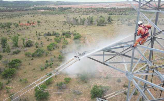 Giữ dòng điện an toàn là niềm vui Tết của người lính đường dây