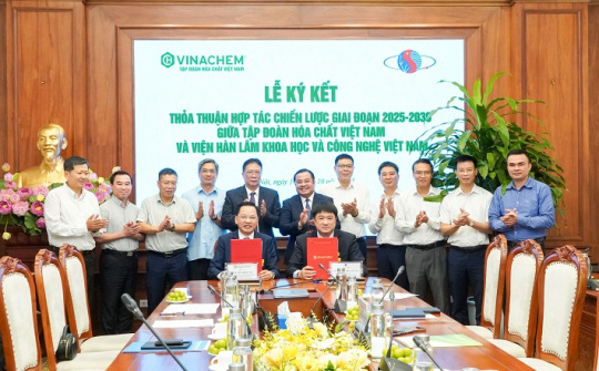Vinachem và Vast ký hợp tác chiến lược