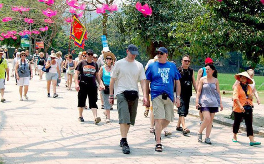 Các yếu tố ảnh hưởng đến quyết định quay lại TP. Hồ Chí Minh của du khách quốc tế