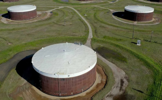 Giá xăng dầu hôm nay 15/10: Xuống đáy 5 tháng