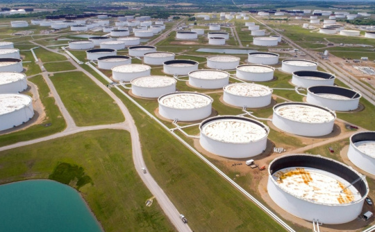 Giá xăng dầu hôm nay 18/10: IEA dự báo tình trạng dư cung ngày càng tăng