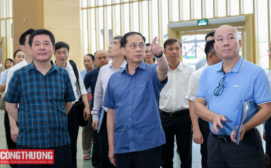 [CHÙM ẢNH] Ban Chỉ đạo Hội chợ Mùa Thu 2025 kiểm tra thực tế tiến độ tổ chức Hội chợ