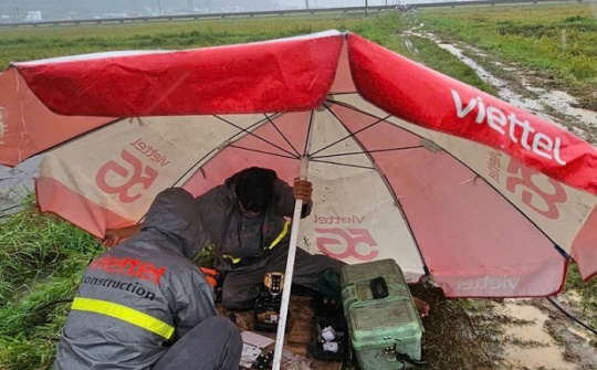 Viettel ứng cứu thành công tín hiệu viễn thông tại các xã chịu ảnh hưởng của bão số 10
