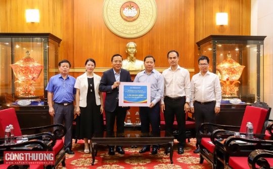 Bộ Công Thương ủng hộ 1,25 tỷ đồng hỗ trợ khắc phục thiệt hại do bão số 10 và 11