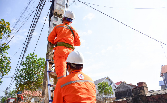 Điện lực Sóc Sơn khẩn trương khôi phục cấp điện an toàn sau ngập úng
