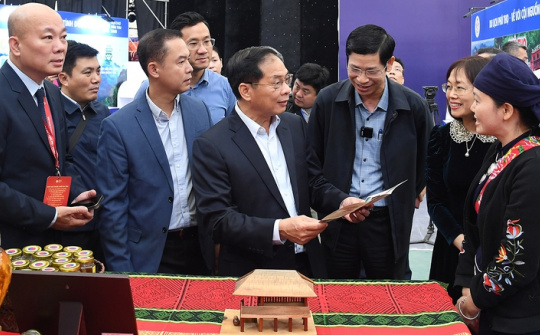 Sẵn sàng cho Lễ khai mạc Hội chợ Mùa Thu 2025
