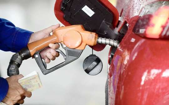 Kỳ điều hành giá xăng dầu ngày 30/10: Bất ngờ tăng mạnh