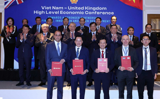 Tập đoàn Hóa chất Việt Nam (Vinachem) ký kết hợp tác với Tập đoàn Robertet (Vương quốc Anh) dưới sự chứng kiến của Tổng Bí thư Tô Lâm