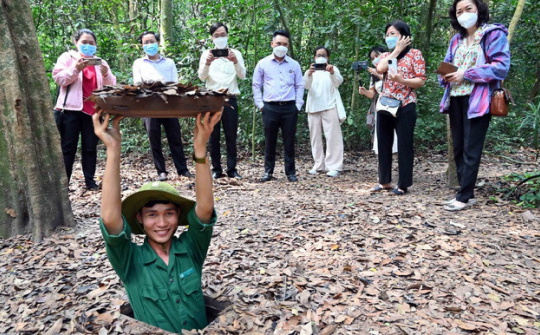 Tác động của “Tourism Storytelling” đến giá trị thương hiệu và hành vi khách hàng tại Khu di tích lịch sử Địa đạo Củ Chi