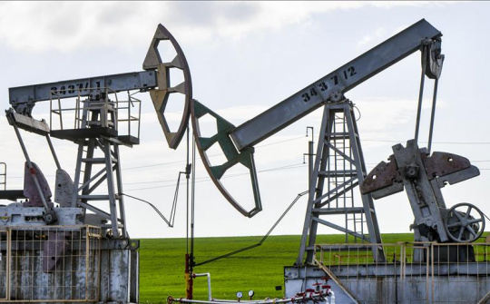 Giá xăng dầu hôm nay 31/10: Đồng USD tăng gây áp lực lên thị trường