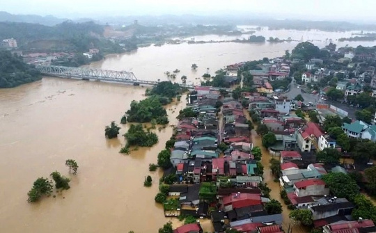 Hà Nội mưa lớn sau bão Matmo, lũ sông lên nhanh