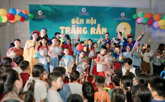 Công ty EPS tổ chức "Đêm hội trăng rằm 2025" - Sắc màu đoàn viên và lan tỏa yêu thương