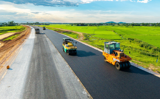 Đẩy nhanh tiến độ 4 dự án cao tốc trọng điểm Bắc - Nam