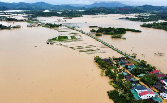Tập trung ứng phó mưa lũ, đặt nhiệm vụ bảo đảm an toàn tính mạng cho Nhân dân lên trên hết, trước hết
