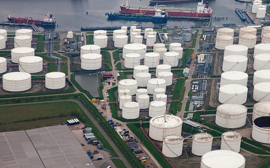 Giá xăng dầu hôm nay 19/11: Dự báo thị trường bước vào chu kỳ dư cung kéo dài