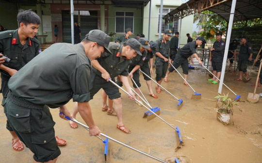 Tập trung khắc phục hậu quả, khôi phục sản xuất kinh doanh, ổn định đời sống Nhân dân sau mưa lũ