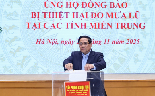 Thủ tướng Phạm Minh Chính cùng lãnh đạo Chính phủ và tập thể VPCP ủng hộ đồng bào vùng thiên tai