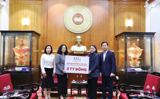 Tập đoàn BRG và SeABank trao 5 tỷ đồng ủng hộ đồng bào khắc phục hậu quả thiên tai