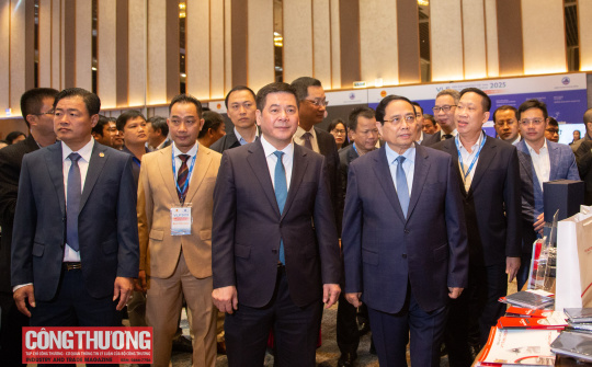 Chính thức khai mạc phiên toàn thể Diễn đàn Logistics Việt Nam 2025