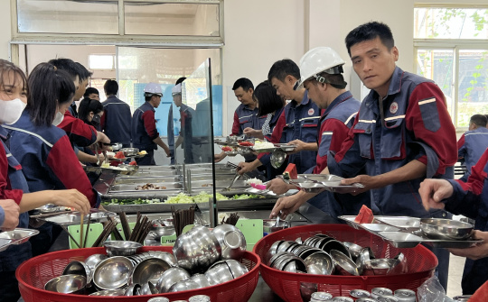 Sự quan tâm thầm lặng dành cho người lao động Công ty TNHH Khoáng sản và Luyện kim Việt Trung