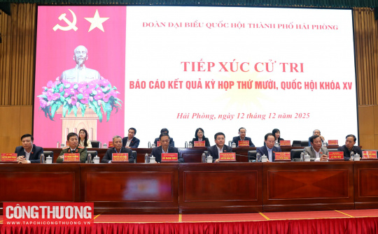 Bộ trưởng Nguyễn Hồng Diên cùng đoàn Đại biểu Quốc hội thành phố Hải Phòng tiếp xúc cử tri sau kỳ họp thứ 10