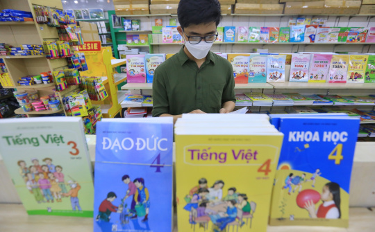 Từ 1/1/2026 thống nhất một bộ sách giáo khoa toàn quốc, tiến đến miễn học phí cho tất cả học sinh