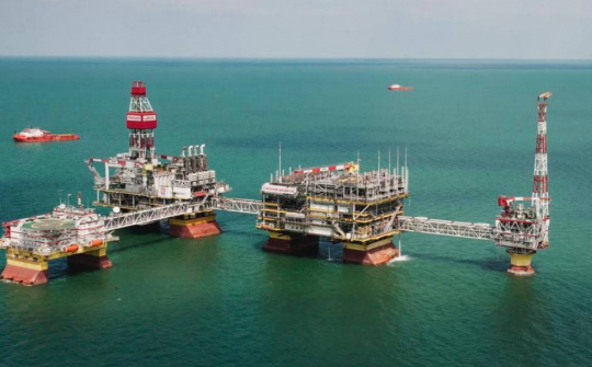 Giá xăng dầu hôm nay 16/12: Giá dầu thô Brent gần chạm 60 USD/thùng