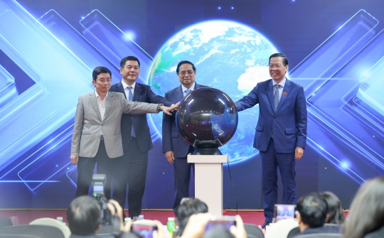 Bộ Công Thương công bố kết quả xuất nhập khẩu năm 2025: Dấu mốc mới vượt 900 tỷ USD