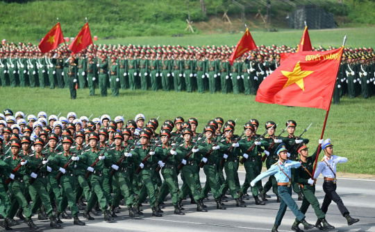 Quân đội nhân dân vững bước dưới cờ đảng quang vinh