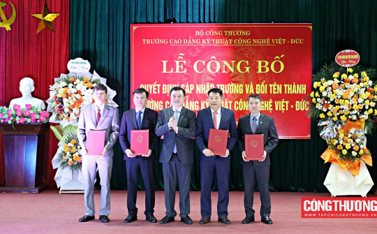 Công bố Quyết định sáp nhập và đổi tên thành trường Cao đẳng Kỹ thuật Công nghệ Việt - Đức