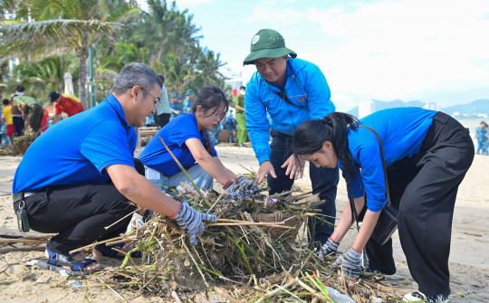 Thanh niên, cán bộ Đoàn tiên phong xử lý chất thải nông nghiệp - Chung tay bảo vệ môi trường xanh
