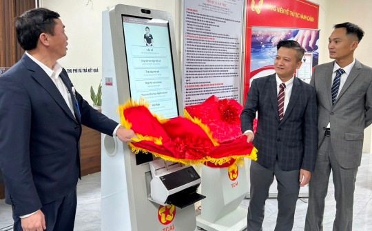 Xã đầu tiên ở Hưng Yên sử dụng robot AI trong giải quyết thủ tục hành chính
