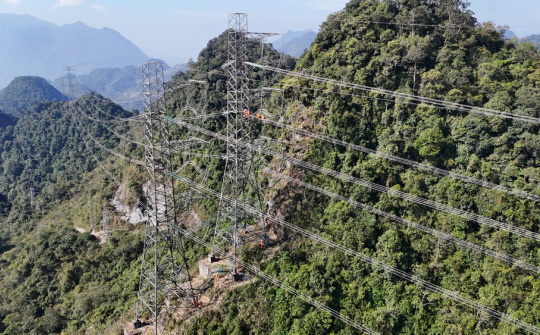 Truyền tải điện 1 hoàn thành thay thế cách điện 62 vị trí đường dây 500kV Sơn La – Hòa Bình