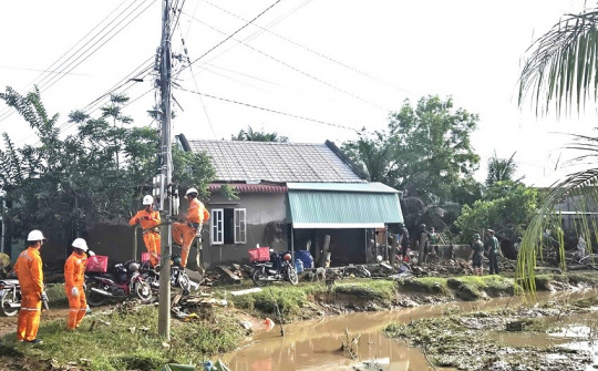 Ngập sâu trên diện rộng, Công ty Điện lực Lâm Đồng trực 24/24 ứng phó khẩn cấp
