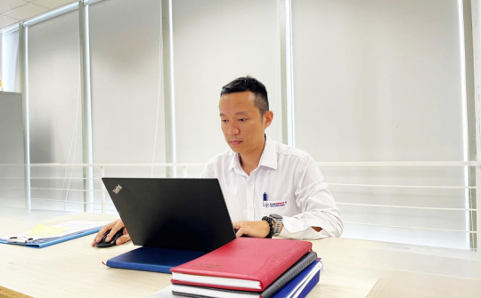 Gương Trưởng ca “vừa hồng vừa chuyên”