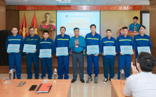 Than Thống Nhất: Trao hỗ trợ cho gia đình công nhân bị thiệt hại sau bão số 10 và số 11 năm 2025