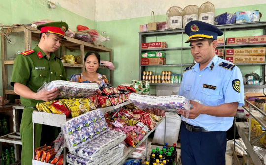 Quyết liệt "tuyên chiến không khoan nhượng" với buôn lậu, gian lận thương mại, hàng giả