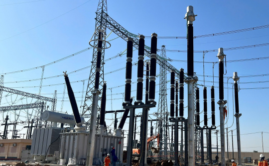 Truyền tải điện 1: Đóng điện kháng bù ngang 500kV Thanh Hóa