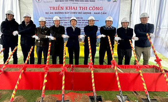 Triển khai thi công Dự án đường dây 220kV Đô Lương - Nam Cấm