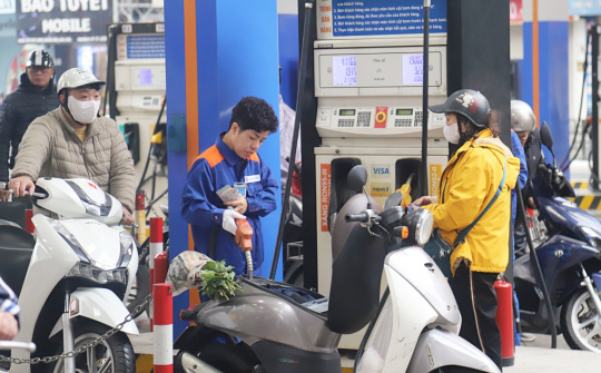 Giá xăng dầu hôm nay 13/2: Đồng loạt tăng trở lại