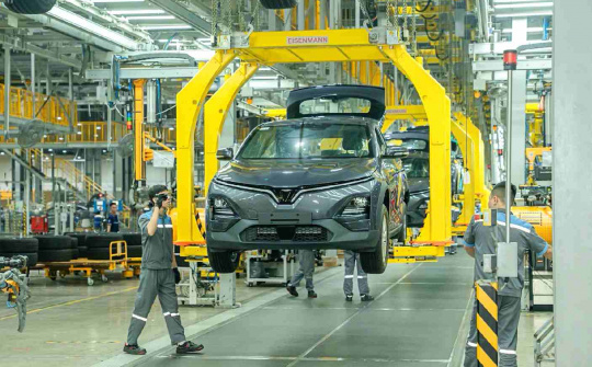 CEO Tập đoàn Vingroup (VIC) đề xuất cơ chế khuyến khích dùng xe điện, tạo làn sóng tiêu dùng xanh