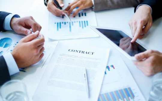 Tìm hiểu và so sánh các đặc điểm giữa hợp đồng dịch vụ pháp lý và hợp đồng trợ giúp pháp lý