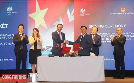 Hợp tác Việt Nam - Anh trong CPTPP: Ký kết MOU chống hàng hóa xâm phạm quyền sở hữu trí tuệ